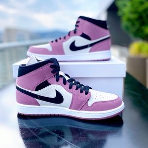 Jordan 1 Mid SE Light Mulberry (woman) Size 11.5